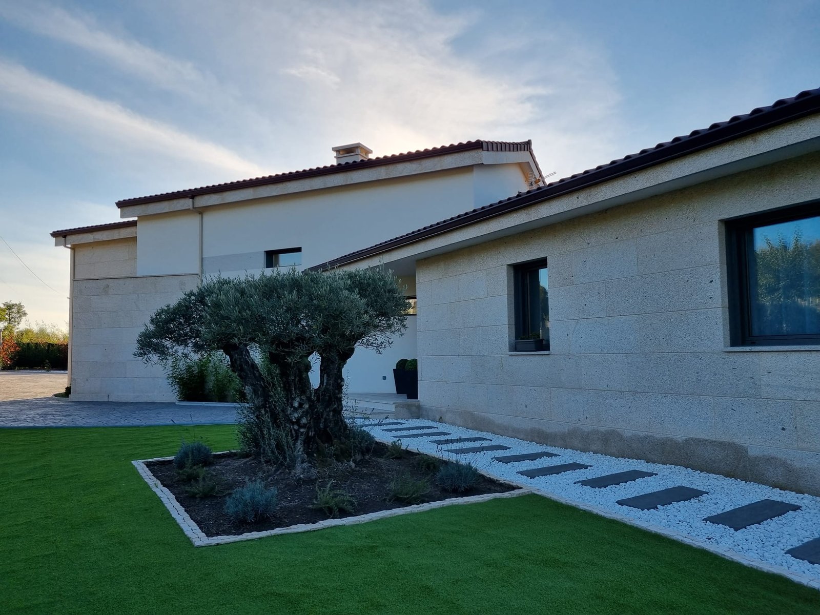 edificio-blanco-negro